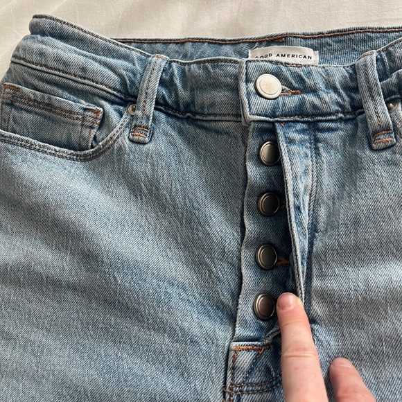 Good American Bombshell Denim Jean Short w/ Button Fly | Size 4/27 | Indigo Wash - Picture 5 of 10